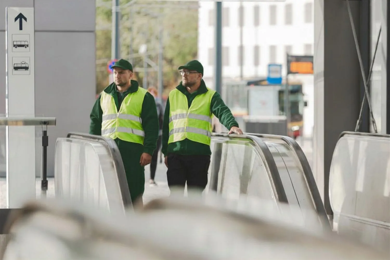 3 2 security operators by escalators UK
